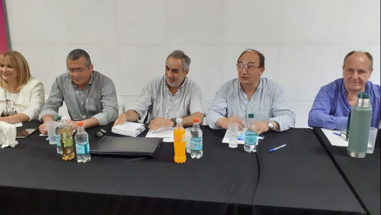 Intendentes radicales se muestran a favor de una reforma de la ley que limita reelecciones