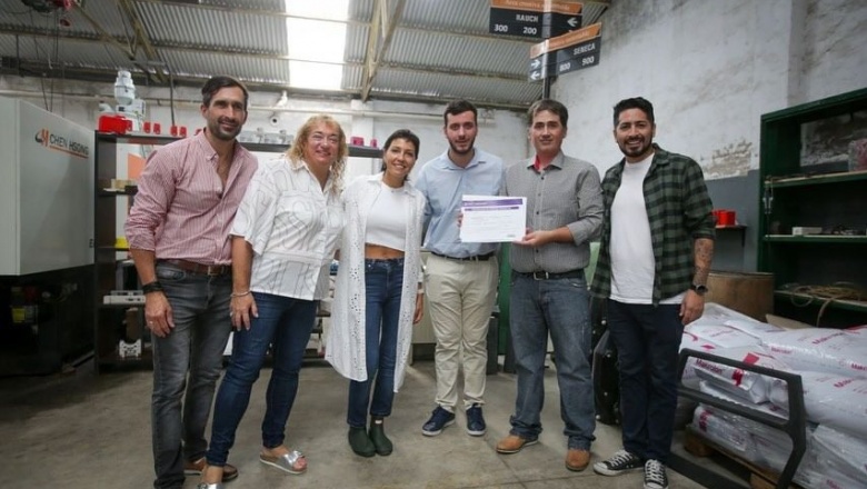 Entrega de certificado de aptitud ambiental a la empresa Preimpregnados Argentina SA
