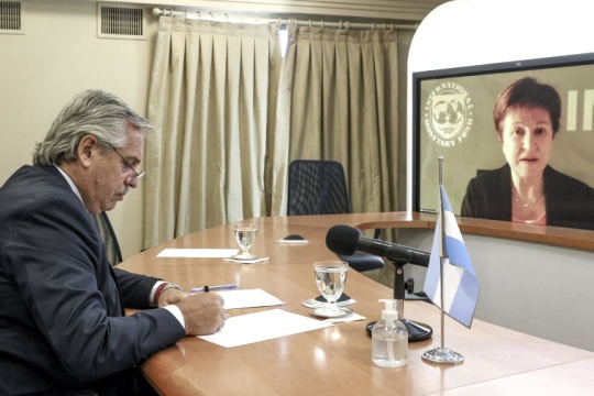 El FMI aprobó revisión del acuerdo con la Argentina y asegura desembolso por US$ 4.010 millones