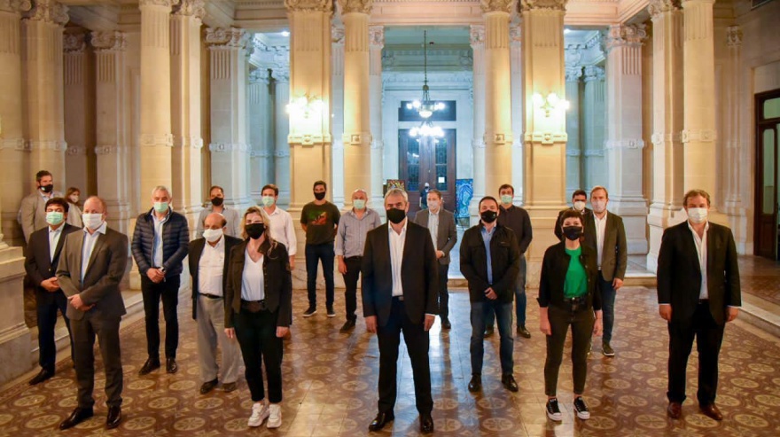 El ministro Jorge Ferraresi junto a los intendentes de la Tercera sección electoral.