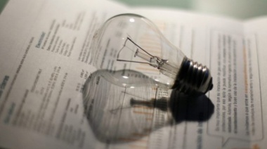 Defensoría pedirá suspender el aumento del 25% a la luz autorizado por Vidal