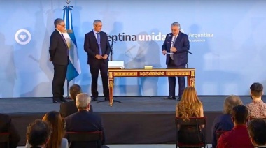 Alberto Ferández tomó juramento a Ferraresi tras una semana en el cargo