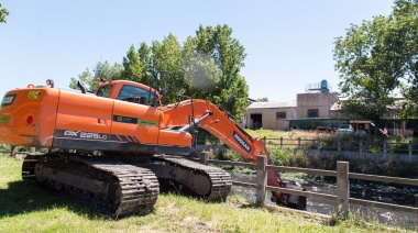 Continúa la limpieza de los arroyos en Quilmes Oeste