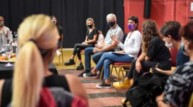 Mayra Mendoza se reunió con jóvenes del programa Envión