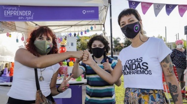 Mayra Mendoza recorrió la segunda edición de la feria "Mujeres a emprender en red" en el parque Lineal Don Bosco