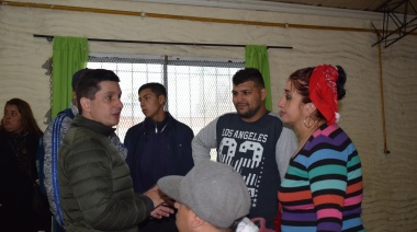 Pérez recorrió clubes de barrio y aseguró que la gestión local "los abandonó"