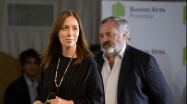 Tras atarse pañuelo celeste, Vidal dijo que su opinión del aborto "no es relevante"