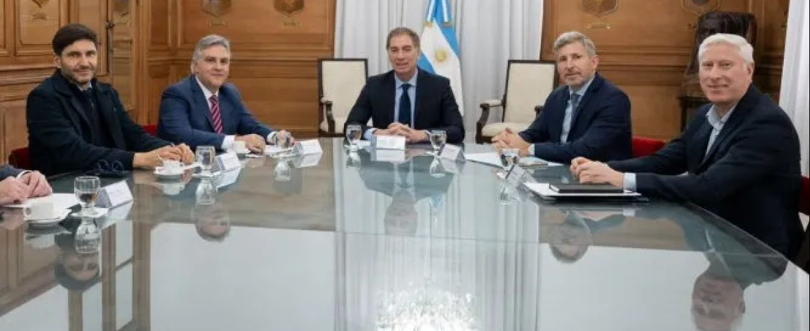 Diego Santilli sumó una foto que vale triple en su siembra con los gobernadores