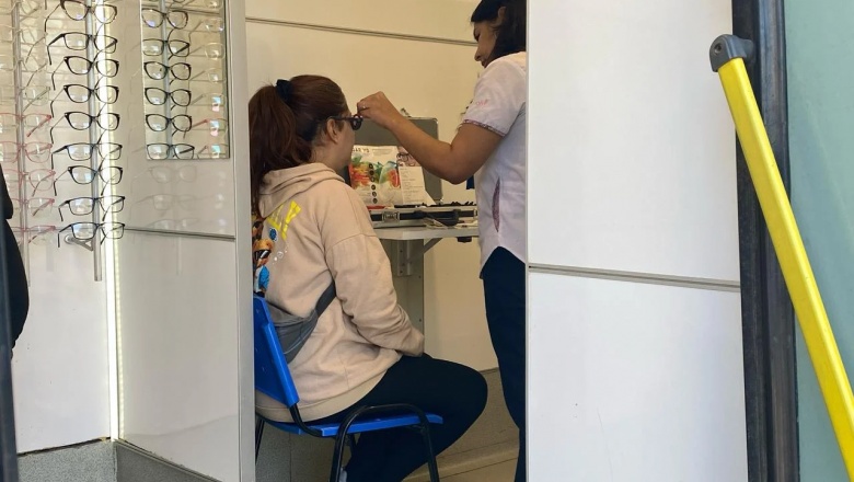 Más de 160 vecinos de Vicente López recibieron anteojos gratuitos en un operativo de salud visual
