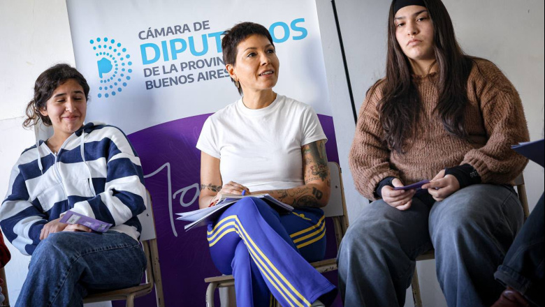 Mayra Mendoza visitó Pergamino y encabezó de un debate sobre el futuro de la escuela bonaerense