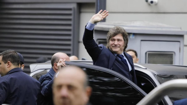 Javier Milei negó la salida de Toto Caputo del gobierno y dijo tener los dólares para enfrentar una corrida