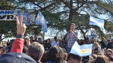 Mayra Mendoza cerró su campaña con una multitudinaria caravana en Solano