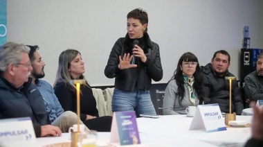 Mayra Mendoza otorgó certificados de habilitación a comercios del distrito