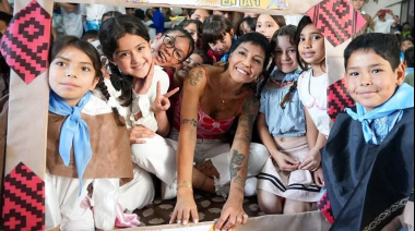 Mayra Mendoza supervisó el equipamiento adquirido por la Escuela Primaria N°1