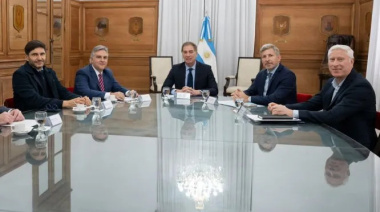 Diego Santilli sumó una foto que vale triple en su siembra con los gobernadores