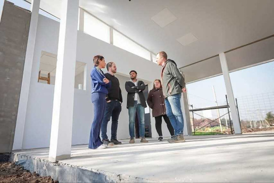 Mayra Mendoza supervisó el avance de la construcción del CEF N°190