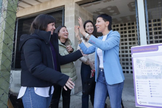 Mayra Mendoza recorrió el avance de obra de la nueva veterinaria municipal