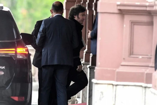 El gabinete de Javier Milei versión batacazo: Manuel Adorni por Francos y Monteoliva en lugar de Bullrich