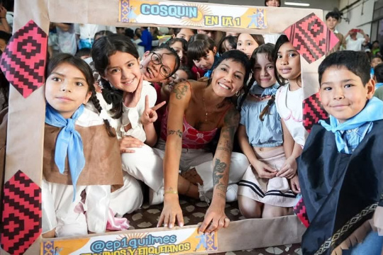 Mayra Mendoza supervisó el equipamiento adquirido por la Escuela Primaria N°1