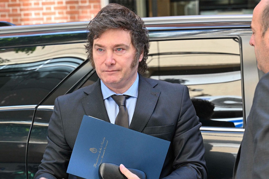 Reforma laboral: Javier Milei sigue la sesión desde Olivos, a la espera de celebrar por la noche