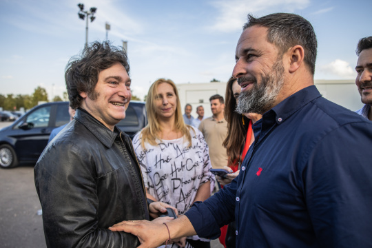 Javier Milei viaja a España y busca posicionarse como referente del trumpismo global