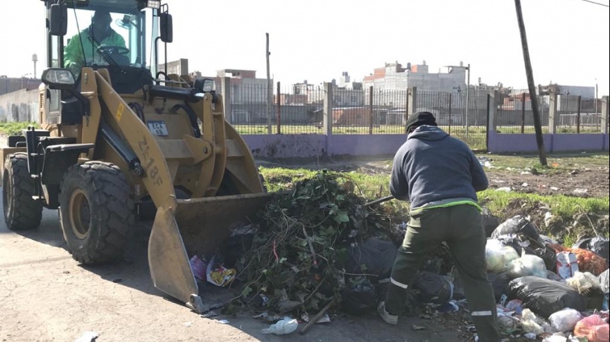 Jornada de limpieza integran en barrios de Quilmes - El Estibador